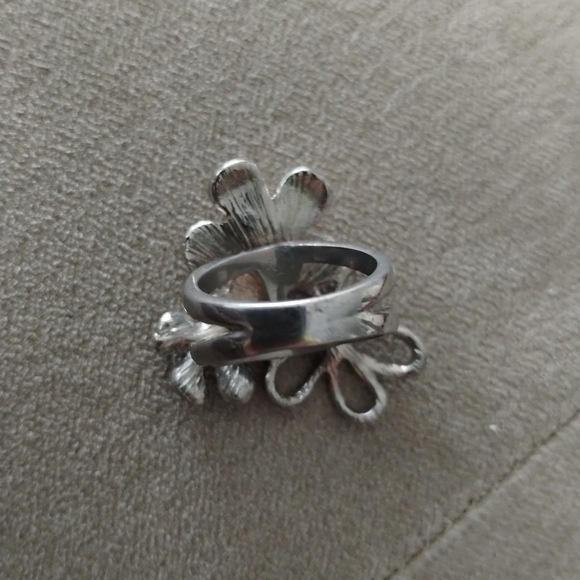 Ring - Picture 2 of 2